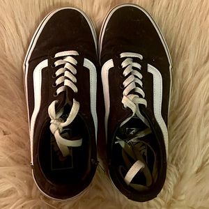 Women’s Vans “Old Skool”